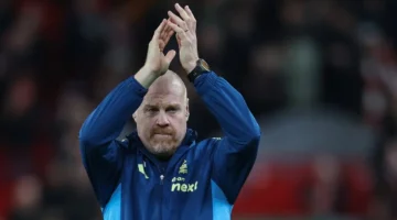 المدرب الثالث يرحل.. نادٍ بالدوري الإنجليزي يعلن إقالة مديره الفني الجديد